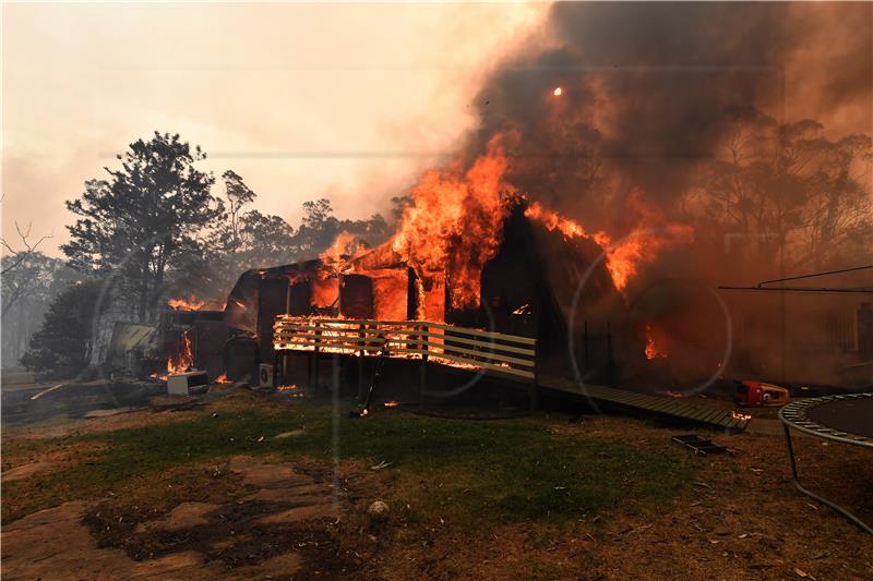 Bushfires continue to burn in New South Wales