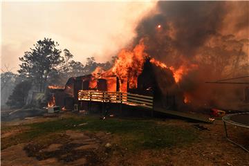 Bushfires continue to burn in New South Wales