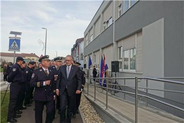  Božinović obišao obnovljene zgrade policijskih postaja u Daruvaru i Garešnici 