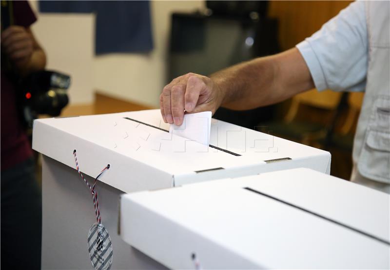 Polling stations open for Croatia's presidential election