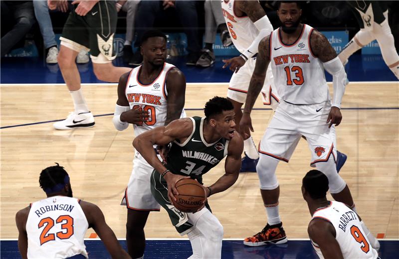 Milwaukee Bucks at New York Knicks