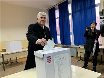 Dragan Čović glasovao na izborima za predsjednika Republike Hrvatske