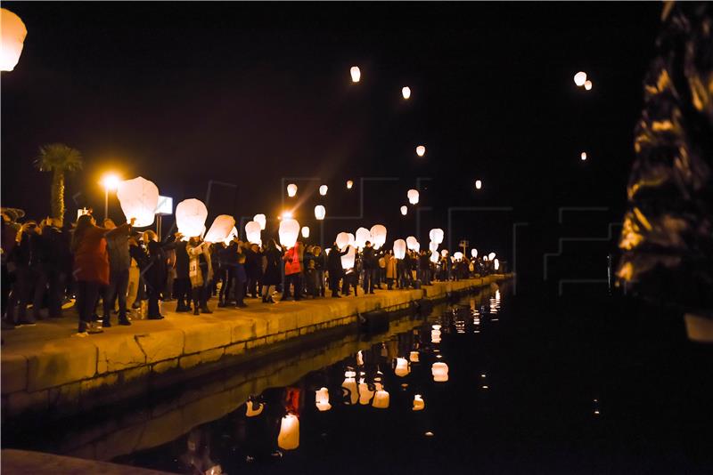 Puštanje lampiona u Šibeniku