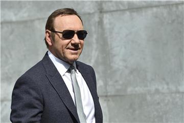 Kevin Spacey ponovno na pomalo bizaran način čestitao Božić