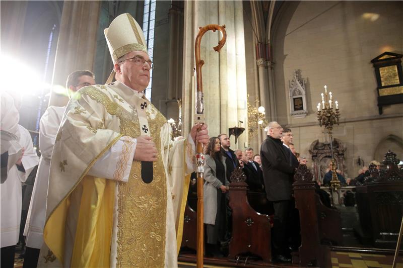 Kardinal Bozanić predvodio božićnu misu u zagrebačkoj Katedrali