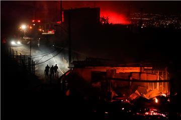 Fire destroys dozens of homes on Christmas Eve in Valparaiso