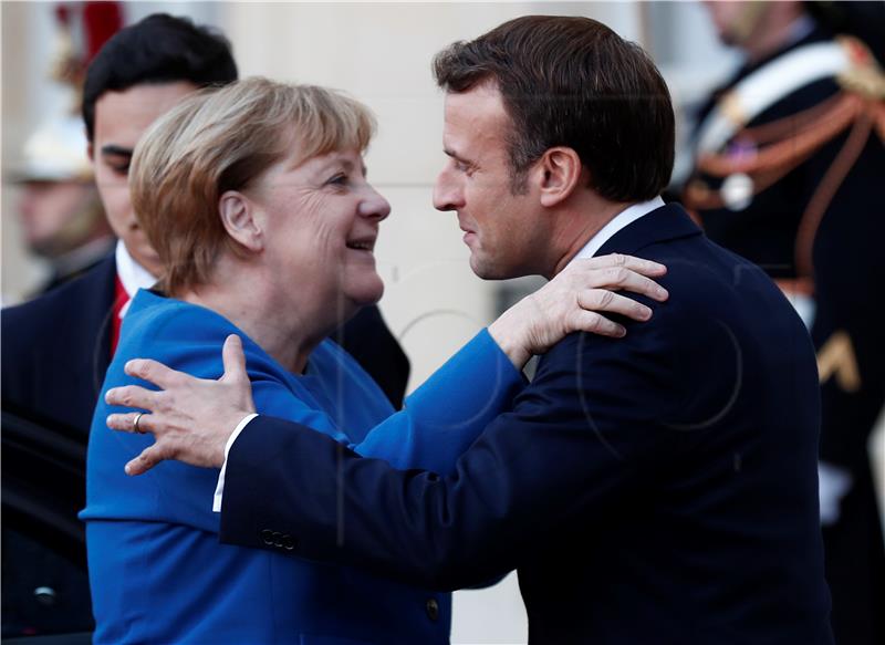 Macron i Merkel pozdravili razmjenu zatvorenika u Ukrajini