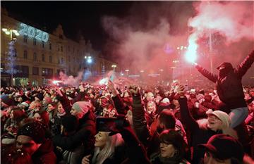 Zagreb: Tradicionalno uz pjesmu i vatromet dočekana 2020. godina