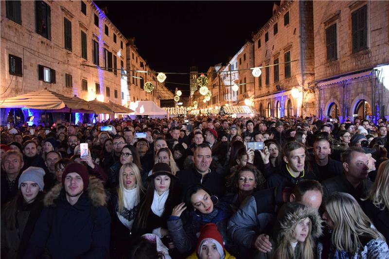 Doček Nove godine na dubrovačkom Stradunu