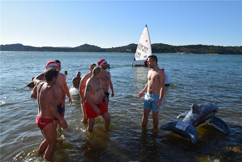 Novogodišnje kupanje i na šibenskom Banju