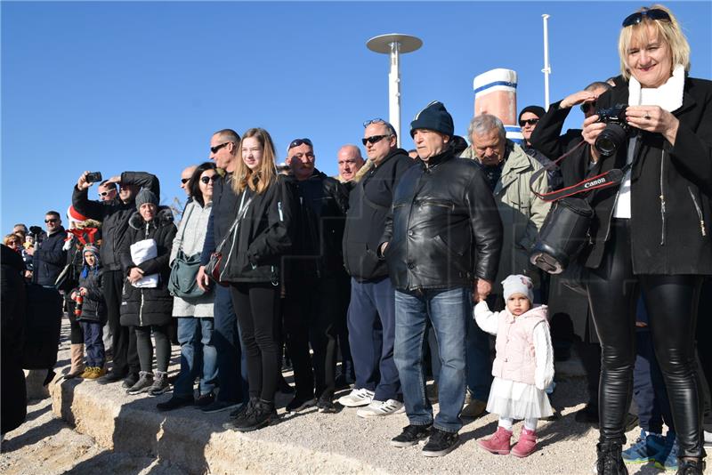 Tradicionalno novogodišnje kupanje u Šibeniku