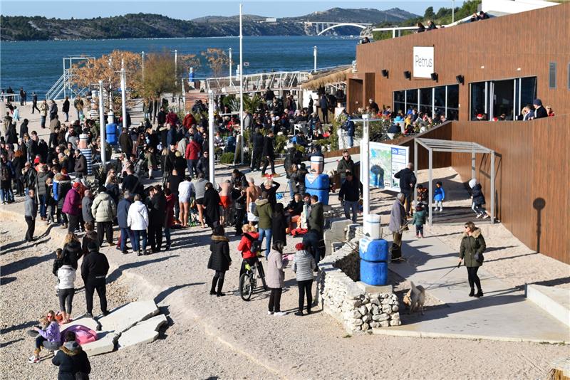 Tradicionalno novogodišnje kupanje u Šibeniku