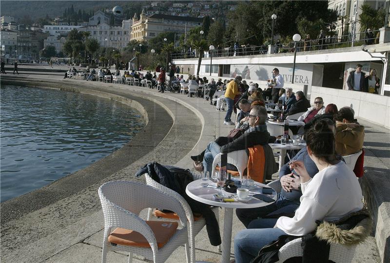 Pune terase i opatijske šetnice na novu godinu