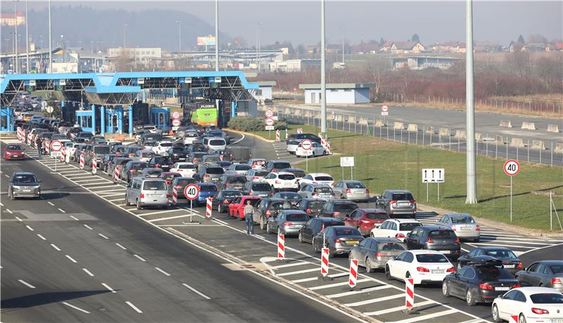 Gužva na Graničnom prijelazu Bregana