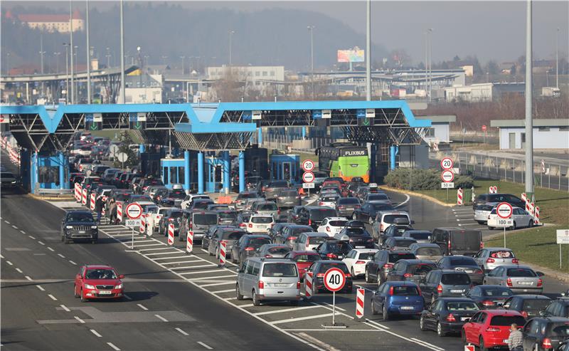 Gužva na Graničnom prijelazu Bregana