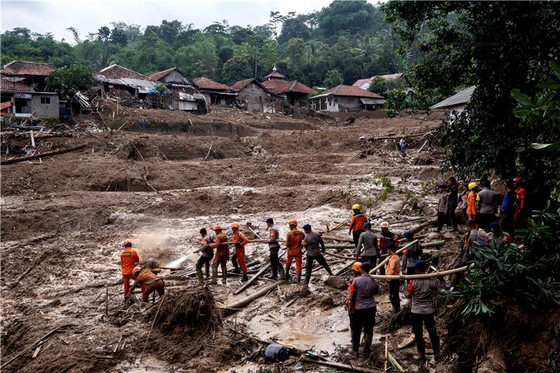 INDONESIA WEATHER LANDSLIDES