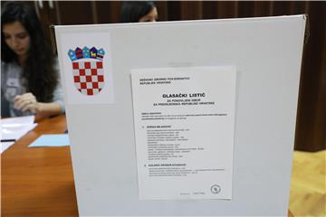 Hrvatska bira predsjednika: Otvorena birališta