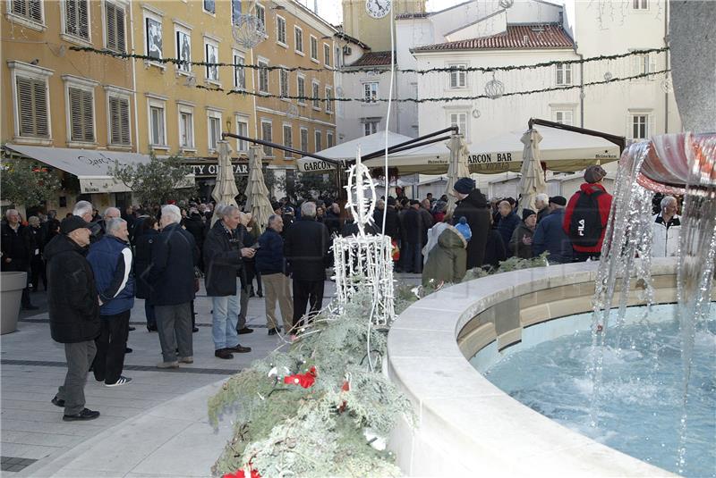 U Rijeci na Koblerovom trgu obilježen Badnjak po julijanskom kalendaru