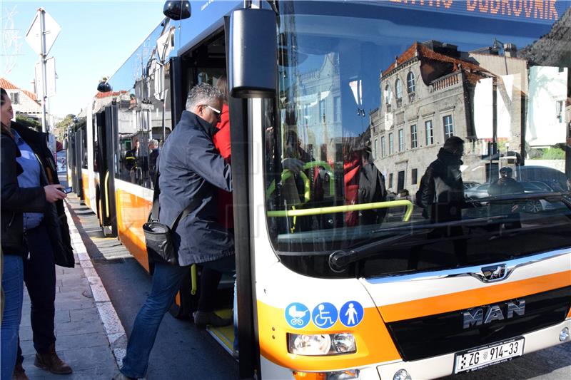 Tri nova zglobna autobusa stigla u Dubrovnik