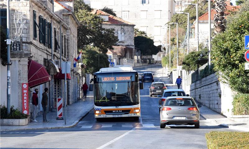 Tri nova zglobna autobusa stigla u Dubrovnik