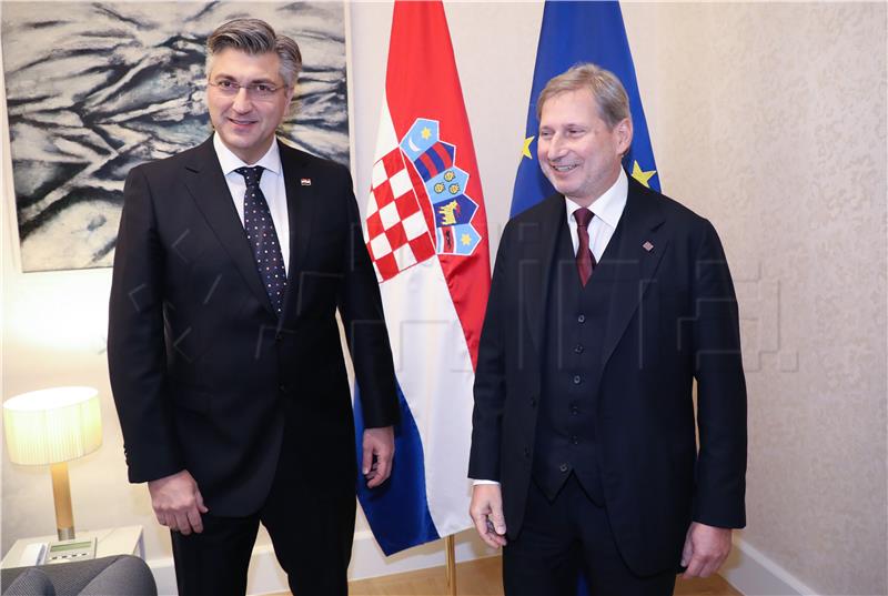 Plenkovic, Hahn talk EU budget