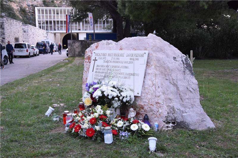 Polaganjem vijenaca obilježena godišnjica tragedije u HE Plat