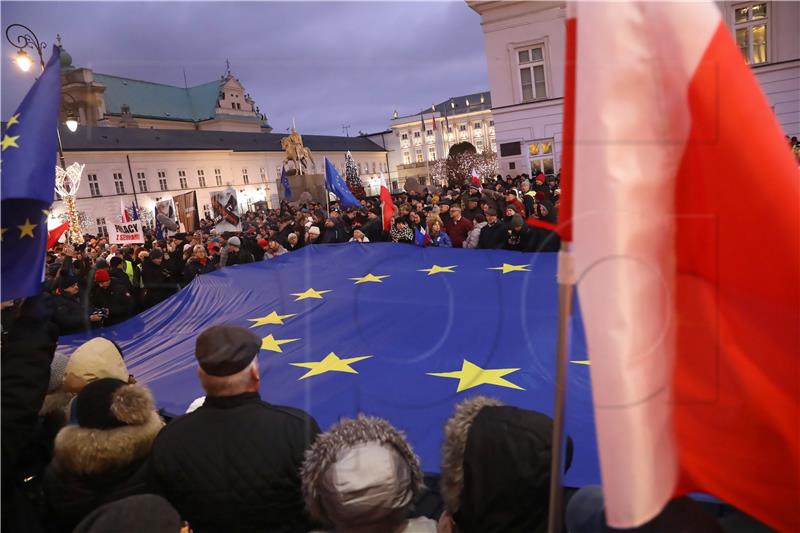 Prosvjedi u Varšavi protiv zakona o stegovnim mjerama za suce