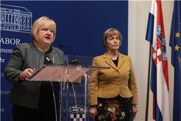 Anka Mrak Taritaš i Vesna Pusić održale konferenciju za medije