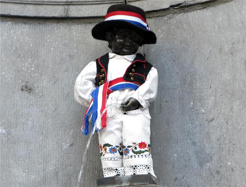 Manneken Pis u hrvatskoj narodnoj nošnji