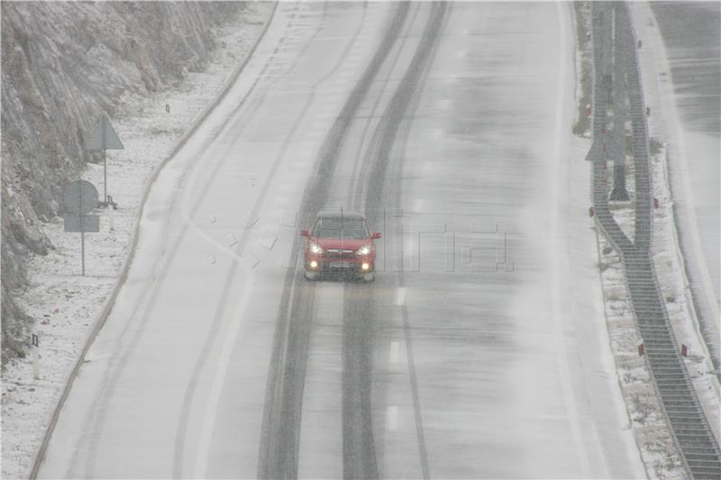 HAC i MUP upozoravaju vozače na snijeg