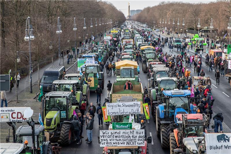 Masovni prosvjedi u Berlinu za održiviji pristup poljoprivredi