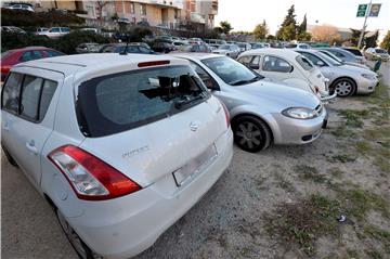 Pijani Splićanin razbijao stakla na parkiranim vozilima