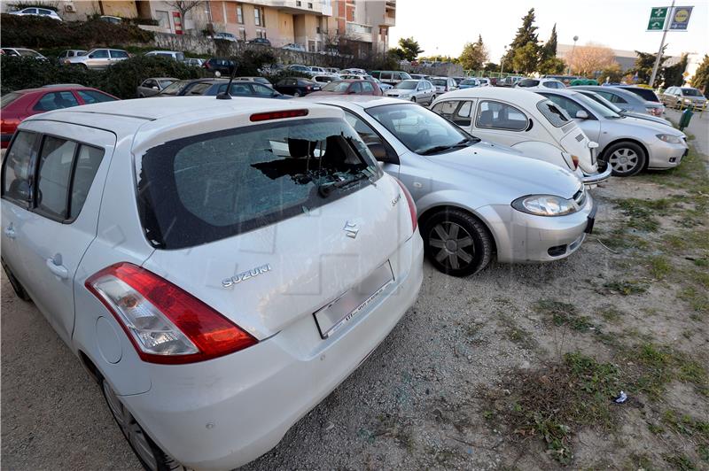 Pijani Splićanin razbijao stakla na parkiranim vozilima