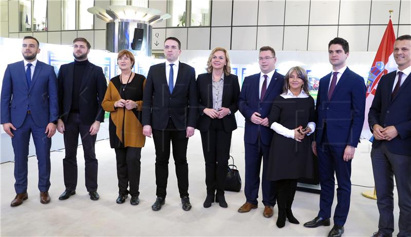 Izložba "Fondovi EU-a mijenjaju Hrvatsku" otvorena u Europskom parlamentu