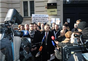 Konferencija za medije ispred zgrade Državnog odvjetništva u Gajevoj ulici