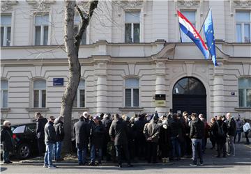 Konferencija za medije ispred zgrade Državnog odvjetništva u Gajevoj ulici