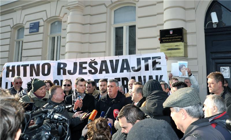 Konferencija za medije ispred zgrade Državnog odvjetništva u Gajevoj ulici