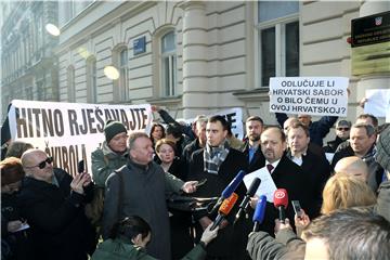 Konferencija za medije ispred zgrade Državnog odvjetništva u Gajevoj ulici