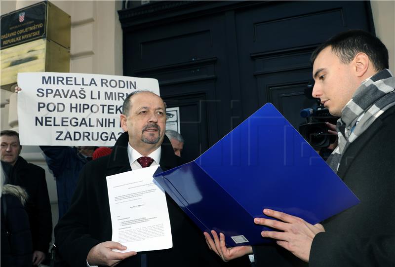 Konferencija za medije ispred zgrade Državnog odvjetništva u Gajevoj ulici