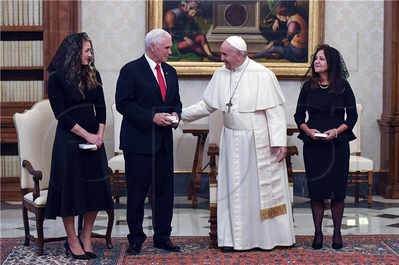 Papa darovao američkom potpredsjedniku medaljon mira