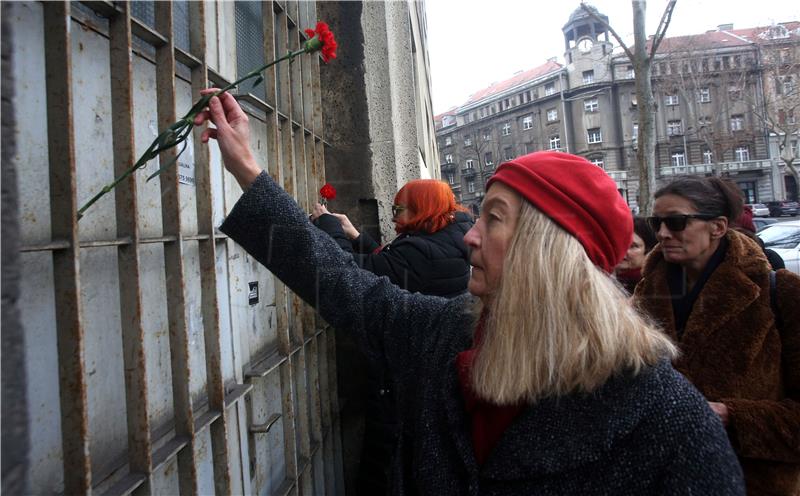 75 carnations laid in Zagreb's square on occasion on Holocaust Remembrance Day