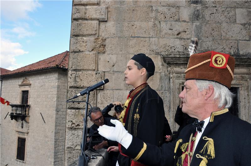 Lodama počele tradicionalne Tripundanske svečanosti u Kotoru