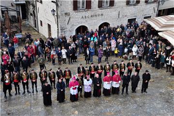 Lodama počele tradicionalne Tripundanske svečanosti u Kotoru