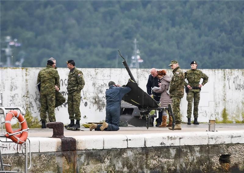 Akcija izvlačenja dijelova srušenog helikoptera