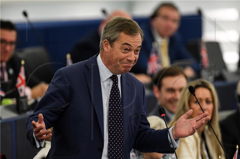 Brexitski križar Farage: nedostajat će mi glupiranje