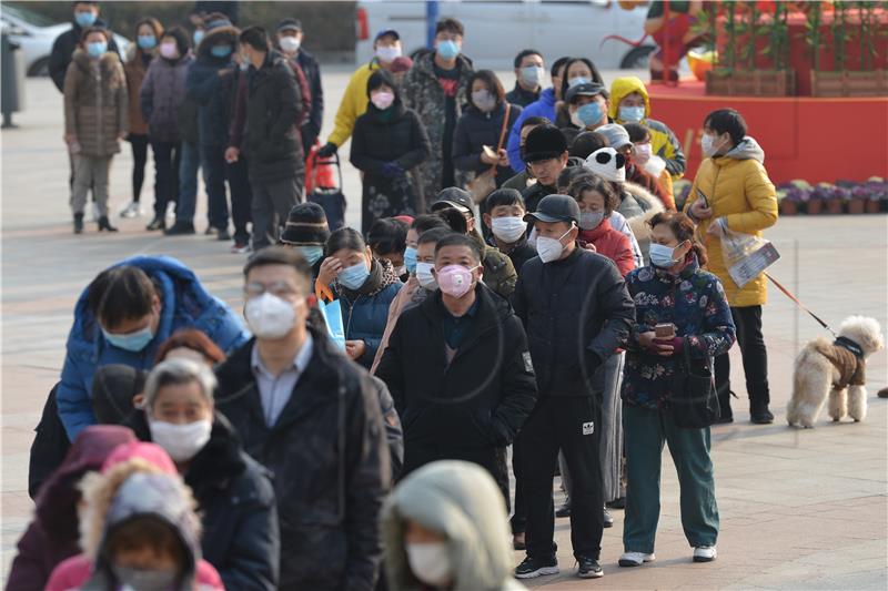 Koronavirus usmrtio 130 ljudi; Japan i SAD evakuiraju građane iz Kine