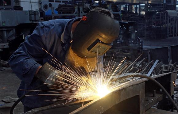 December's industrial output down m-o-m, up 0.5% y-o-y