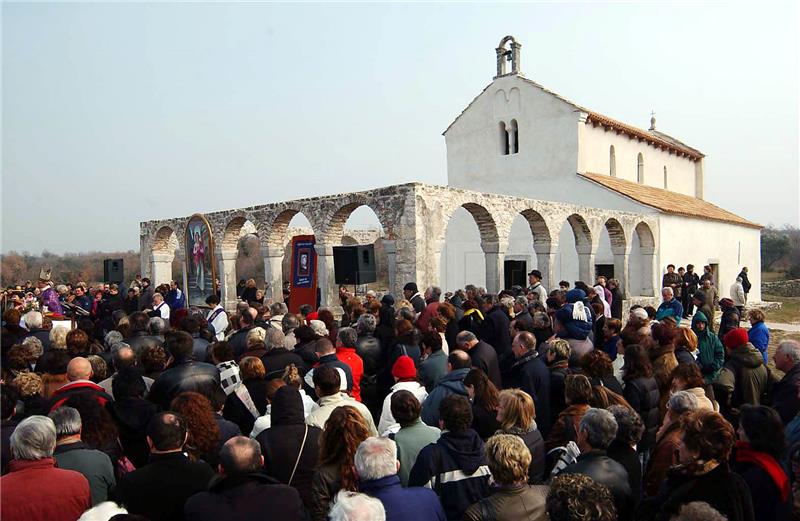 Turin Shroud copy and Saint Hubert's skull found in church in Vodnjan