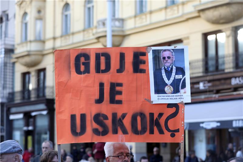 Prosvjed "Dosta je!“ protiv gradonačelnika Zagreba Milana Bandića na Trgu bana Jelačića