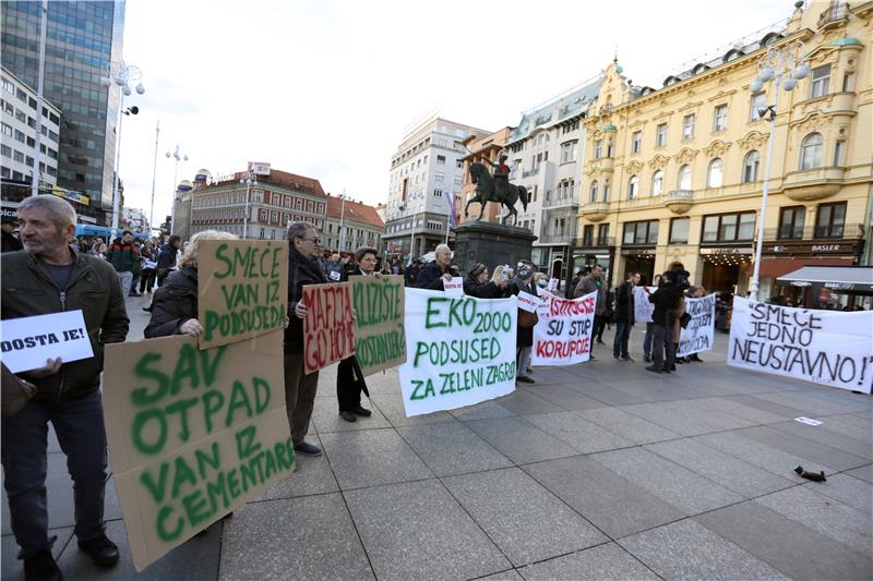 Prosvjed "Dosta je!“ protiv gradonačelnika Zagreba Milana Bandića na Trgu bana Jelačića